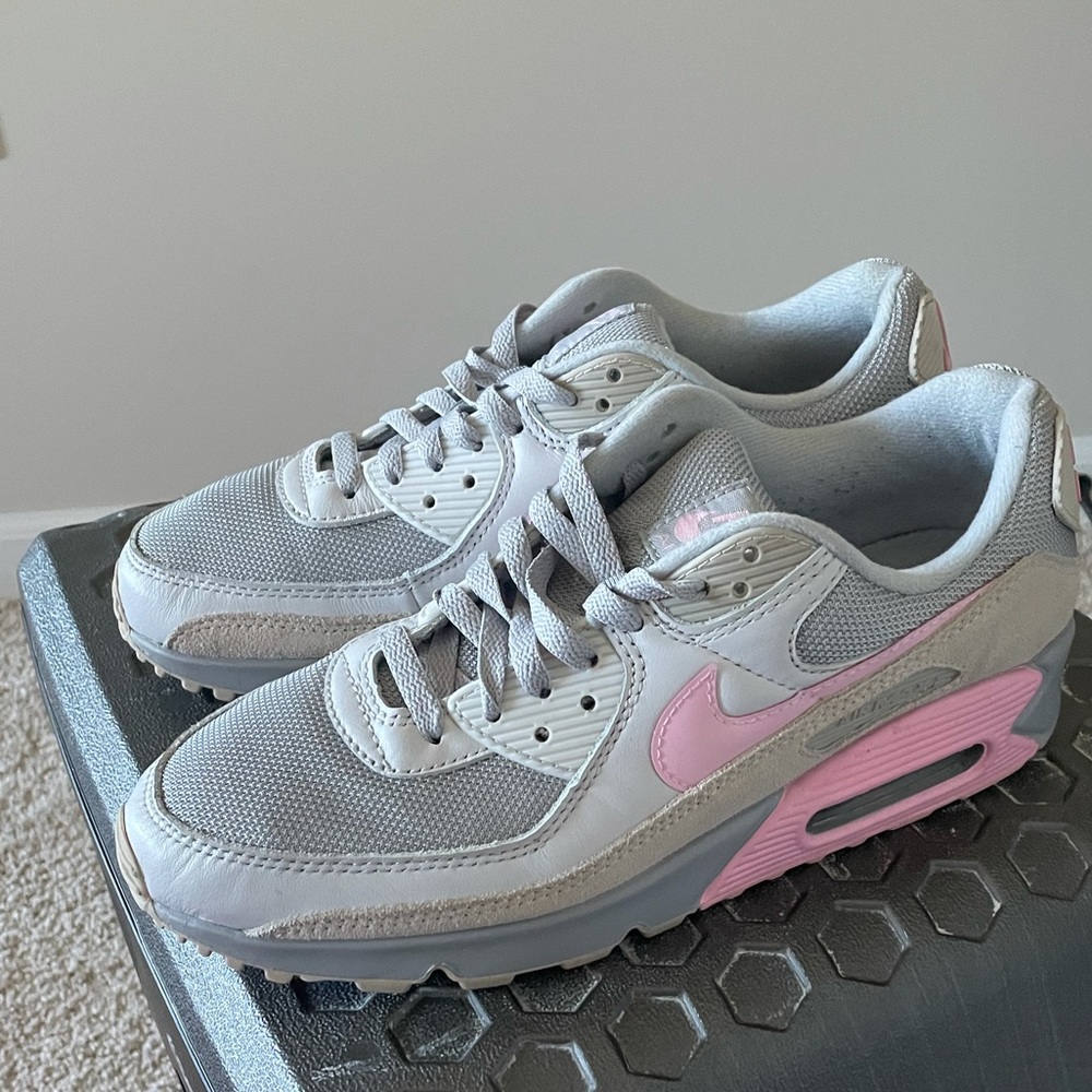 Air max 90 vast gray size 8.5 used I wore them 5 times